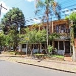 Casa de dois pisos com 4 dormitórios, 1 suíte, living 2 ambientes, banheiro social, cozinha, lavanderia, área de serviço e sacada. Terraço com churrasqueira, dormitório e banheiro. &lt;BR&gt;&lt;BR&gt