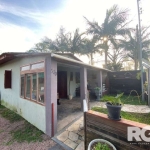 Casa para Comprar em Zona Sul de POA/RS | Terreno constituído por duas casas, a primeira com 2 dormitórios, sala, cozinha e banheiro, e a segunda com 4 dormitórios sendo 1 suíte, banheiro social, área