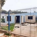 Vende-se amplo terreno com casa em processo de reforma, anexo nos fundos com banheiro, terreno plano com 300 m².&lt;BR&gt;&lt;BR&gt;Ótima localização, em bairro residencial, próximo de todas as conven