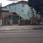 Casa na Av.Cavalhada com potencial para comércio, 4 dormitórios, 2 banheiros, copa cozinha , garagem para 3 carros. Perto de transportes, escolas, bancos. Aceita dação!