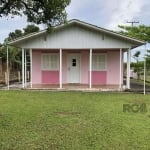 Casa de material   em Rondinha Nova . Casa  com três dormitórios , banho social , cozinha , sala de estar , garagem fechada   com churrasqueira e banheiro auxiliar e area de serviço  , patio  cercado 