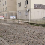 Apartamento na entrada da Restinga no terceiro pavimento, com dois dormitórios, uma vaga de garagem coberta, portaria 24h. Pátio amplo.  Agende já sua Visita!