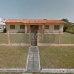 Ótima casa ampla na Praia do Remanso em Xangrilá. O imóvel com 240m2 de área útil, fica a duas quadras da Praia. Possui 6 dormitórios - sendo 1 suíte, 3 Banheiros sociais, sala de estar e jantar integ