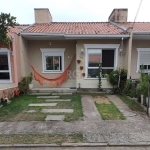 Ótima casa térrea de 2 dormitórios, banheiro c/box de vidro, sala, piso laminado, cozinha, área de serviço, pátio metade fechada com vidro mais sofá feito de tijolo outra metade ar livre com piso frio