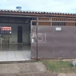 Excelente casa com 2 quartos ,1 sala, 1 banheiro, lavanderia coberta toda gradeada com uma varanda em todo o redor do imóvel coberta. Estuda proposta de veiculo e aceita proposta. Agende já sua visita