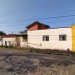 Vende casa, bem localizada, acesso para rua Itacurubi e rua Breno rosa, no Bairro Vila Nova, casa com 2 quartos, sala, cozinha, banheiro, o terreno também conta com uma peça na frente com sala, cozinh