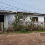 Casa composta de 3 dormitórios, amplo living, cozinha americana, banheiro social, área de serviço , garagem coberta, e pequeno pátio lateral e fundos,  não aceita financiamento &lt;BR&gt; pelo motivo 