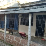 Casa de 1 dormitório (podendo ser transformado em 2), sala, banheiro e cozinha. Área externa coberta, com ligação para máquina e tanque.&lt;BR&gt;Ótima localização.