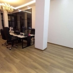 Coliseu vende prédio composto: 1º anda 1 sala toda reformada com parede decorada, piso em tabuão, teto em gesso, 1 sala com porcelanato,   3 salas nos fundos,  2 depósitos e  1 banheiro. 2º andar um e