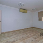 Sala comercial a venda no Bairro Menino Deus. Com boa luminosidade, onde ficam armários sob medida. Localização privilegiada na rua Itororó bem próximo ao hospital Menino Deus e a poucos metros da Av.