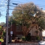 Casa 3 dormitórios, 1 suíte, semi mobiliada, sistema de energia solar (1 ano), sala de estar, lavabo, cozinha com móveis modulados, despensa, ampla área de serviço, churrasqueira, piscina, pátio, 2 va