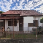 Casa 3 dormitórios, piscina com terraço, sala estar e jantar, copa cozinha, área de serviço, pátio, vagas de garagem. Agende uma visita com um dos nossos corretores especialistas.