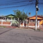 São dois terrenos com casas em cima, metragem de 10 x 30 cada, área total 600m², bom para construtor fazer um prédio, um pavilhão ou morar nas  casas e ainda locar outras três casas no outro terreno. 