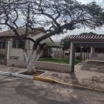 Casa semi mobiliada, 2 dormitórios, 2 ar condicionados, sala estar e jantar, cozinha, área de serviço, churrasqueira, pátio, gradeado, garagem para até 3 carros. Agende uma visita com um dos nossos co