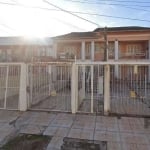 Apartamento térreo 2 dormitórios, banheiro, sala estar e jantar, cozinha americana com área de serviço e churrasqueira, gradeado, estacionamento para 2 carros. Agende uma visita com um dos nossos corr