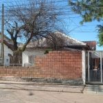 Casa com 3 dormitórios, banheiro social, sala de estar e jantar, cozinha, área de serviço, churrasqueira, pátio, gradeado, vaga de garagem. Agende uma visita com um dos nossos corretores especialistas