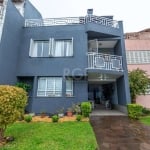 Ótimo sobrado triplex em condomínio fechado, com três dormitórios, sendo uma suíte master e com sacada exclusiva, banheira de hidromassagem, living com dois ambientes muito iluminado, cozinha com móve