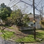 Terreno de esquina na Chácara das Pedras, atrás do posto policial. Ótima localização para residência, comércio ou até mesmo um pequeno conjunto de casas geminadas (condomínio). Área aproximada de 520m