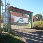 Casa em Condomínio São Tomé.&lt;BR&gt;Casa de três dormitórios. living, banheiro, cozinha, área de serviço separada e Jardim de inverno transformado em lavanderia. Uma vaga de estacionamento.