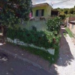 Casa à venda na rua Bazilio Pellin Filho, com 69.9m² de área privativa. Localizada no bairro Tristeza, em Porto Alegre. Possui 1 dormitório e infraestrutura de frente a fundos. Oportunidade única de a