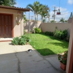 Casa  3 dormitórios  mobiliada, com estrutura   para mais 1 andar,  para   morar ou veranear  é  perto do mercado nacional, escolas, bem residencial&lt;BR&gt;Tem lareira, água quente  grade toda em al