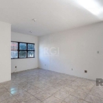 Sala comercial  localizada no bairro Tristeza, uma região conhecida pela sua tranquilidade e qualidade de vida. Com 25 metros quadrados de espaço, esta sala oferece um ambiente perfeito para atender à