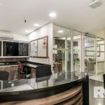 EXCELENTE  conjunto comercial térreo localizado no SAOEX CENTER num dos prédios mais tradicionais da AV. Don Pedro II, com 216m² distribuídos em 16 salas, semi mobiliado, 4 banheiros, copa cozinha, am