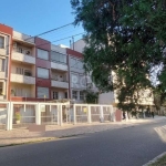 Excelente apartamento amplamente iluminado e arejado na Av. Jerônimo de Ornelas, 510 no bairro Santana. &lt;BR&gt;&lt;BR&gt;Com 3 dormitórios amplos, Closet (possível escritório ou 4 quartos) Living c