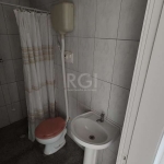 Saia do Aluguel! APARTAMENTO DE 2 DORMITÓRIOS, Terceiro Andar!&lt;BR&gt;LIVING 02 AMBIENTES, BANHEIRO, COZINHA E ÁREA DE SERVIÇO.&lt;BR&gt;Aconchegante apartamento com 2 quartos e 1 banheiro no total.