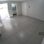 VENDO ALUGADO  Apartamento JK térreo no bairro Santana em Porto Alegre,  todo reformado, piso em ceramica, área externa aberta, Ar Condicionado SPLIT instalado, cozinha com armários e fogão CookTop,  