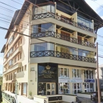 Vende-se lindo Jkasão na Serra.&lt;BR&gt;Excelente estado, mobiliado.&lt;BR&gt;Living com sacada aberta e vista arborizada.&lt;BR&gt;Aberturas em madeira, piso laminado.&lt;BR&gt;01 banheiro social am