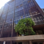 Sala comercial no Centro de Porto Alegre, com 389,80 m² de área privativa.