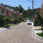 Excelente terreno no bairro Guarujá, com 150 m² privativos, plano bem localizado dentro de condomínio com infraestrutura completa, com piscina, playground, quadra de esportes e salão de festas. Agende