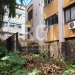 TERRENO COM 325,60 m² DE ÁREA PRIVATIVA EM PETRÓPOLIS, SERVE TANTO PARA RESIDENCIAL COMO COMERCIAL. DIMENSÕES DO TERRENO 8,80 m X 37,0 m DE FRENTE A FUNDO, RETÂNGULO PERFEITO. LOCALIZAÇÃO ESTRATÉGICA 