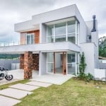 Excelente residência , no Lombardia, fachada Sul&lt;BR&gt;São  4 suítes, 1 suite na parte inferior podendo ser tranquilamente opção para 1 escritório. Living amplo, espaço gourmet integrado com cozinh