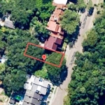 Terreno com 335,55 m² no Bairro Ipanema, Zona Sul de Porto Alegre. Pronto para construir e já com projeto, dentro do bairro planejado Imperial Park. Com excelente localização, próximo à Av. Juca Batis