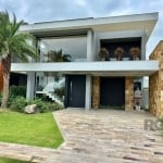 Não deixe escapar esta oportunidade única de adquirir uma casa de luxo no prestigiado Capão Ilhas Resort em Capão da Canoa. Esta magnífica residência oferece quatro dormitórios, todos eles suítes, gar