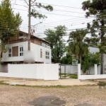 Casa nunca habitada&lt;BR&gt;No térreo, living ensolarado, copa/cozinha, lavabo e área de serviço separada.&lt;BR&gt;No primeiro pavimento, dois dormitórios com possibilidade de tres, sendo uma suíte 