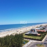 Localizado na praia de Capão da Canoa à 100 metros da praia de Atlântida. Apartamento de frente para o mar, 168m² privativos, 4 dormitórios, sendo 3 suítes mais banheiro exclusivo para o terceiro quar