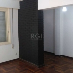 APARTAMENTO  01 DORMITÓRIO, BAIRRO CENTRO, PORTO ALEGRE/RS       &lt;BR&gt;&lt;BR&gt;Imóvel foi totalmente reformado em 2012 e encontra-se em ótimo estado.&lt;BR&gt;Possui 02 banheiros, 01 cozinha, 01