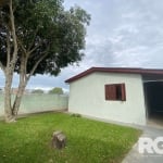 Imóvel à venda no bairro Lami | Casa com 2 dormitórios, sala de estar e jantar, cozinha, banheiro e área fechada com aproximadamente 78m².&lt;BR&gt;Além de um salão de festas com, churrasqueira, lavan