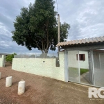 Imóvel à venda no bairro Lami | Casa com 2 dormitórios, sala de estar e jantar, cozinha, banheiro e área fechada com aproximadamente 78m².&lt;BR&gt;Além de um salão de festas com, churrasqueira, lavan