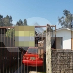 Vende casa de 3 dormitórios, 2 banheiros, 2 salas, garagem coberta para 1 carro. Pátio grande, casa em ótimo estado, perto de mercado e condução. Agende sua visita com nossos corretores!!