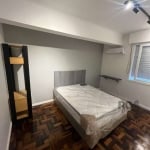 Apartamento com 1 dormitório, no bairro Vila Ipiranga, Porto Alegre/RS       &lt;BR&gt;&lt;BR&gt;Este apartamento JK reformado, localizado na Vila Ipiranga em Porto Alegre, oferece conforto e praticid