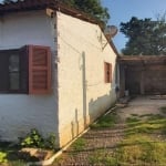 Casa no bairro Aberta dos Morros, com 2 dormitórios, sala, cozinha e banheiro social. Terreno bem grande medindo 10x30. Imóvel com boa localização, a pouco minutos da orla do Guaíba. Agende sua visita