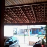 Luagge vende:&lt;BR&gt;casa com living para dois ambientes, banheiro, cozinha. &lt;BR&gt;na parte supeiror tres dormitorios sendo uma suite, sala intima com sacada.&lt;BR&gt;uma edicula com banheiro, 