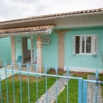 Terreno com duas casas. Casa da frente com 3 dormitórios, living, cozinha, banheiro social e área de serviço coberta.&lt;BR&gt;Casa dos fundos com 3 dormitórios, living, cozinha e dois banheiros.&lt;B