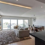 Apartamento Cobertura, totalmente mobiliado, finamente decorado no alto do Cristal, com vista incrível do Guaíba. &lt;BR&gt;Apenas 2 apartamentos por andar. &lt;BR&gt;Garagem para 4 carros. &lt;BR&gt;