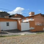 Casa localizada no bairro Protásio Alves, com 400m². Imóvel com 5 dormitórios, sala de estar/jantar, cozinha com armários, 3 banheiros sociais, área de serviço e pisos em cerâmica e parquet. Imóvel co