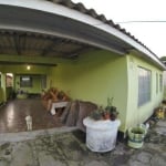 Casa 4 Dormitórios em Itapuã. Ótima Casa com 4 Suítes, Sala de Estar, Ampla Cozinha, Área de Lazer com Churrasqueira, Pátio na Frente, Poço e Garagem pra 3 Carros. Casa Bem Localizada dentro da Vila d